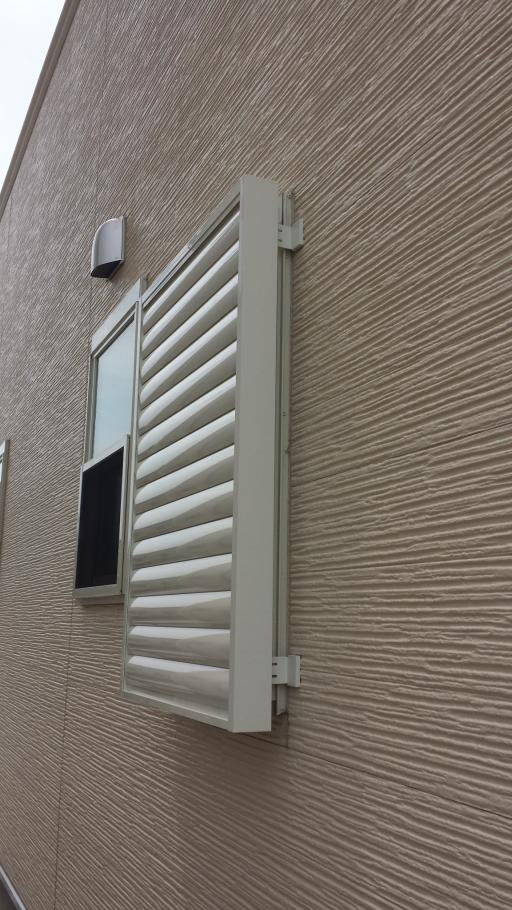 サッシ・窓 リフォーム｜北九州市門司区＞目隠し可動ルーバー面格子取付工事