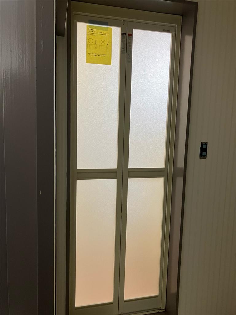 古くなった浴室ドアを、パッと交換！！