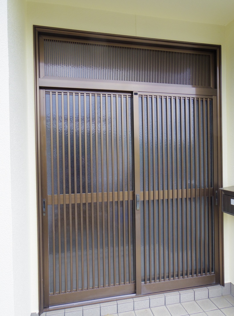 玄関   アルミサッシ サッシ・インプラスのご相談は広島県のLIXILFCマドリエ東広島