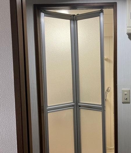 浴室中折ドア取替工事