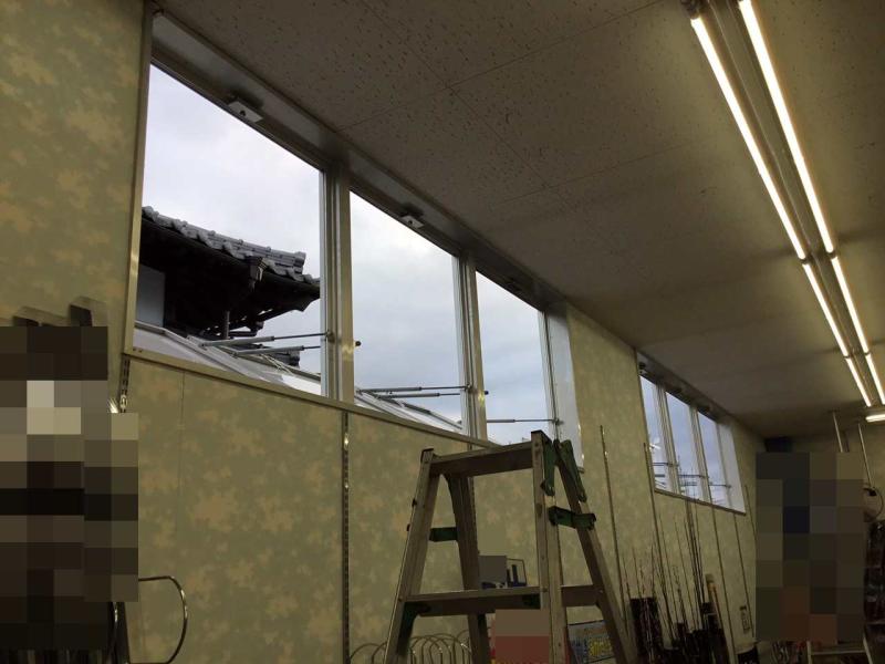 店舗の排煙窓が開けづらい