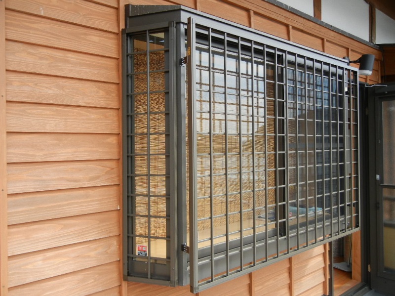 福岡市及びその近隣で省エネ住宅エコポイント対応のリクシル取付玄関ドア リシェント サッシ インプラス バスルーム キッチン トイレ 太陽光 木製建具をご提案するサイトです お見積もりは無料