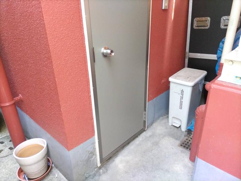 勝手口ドアカバー工事