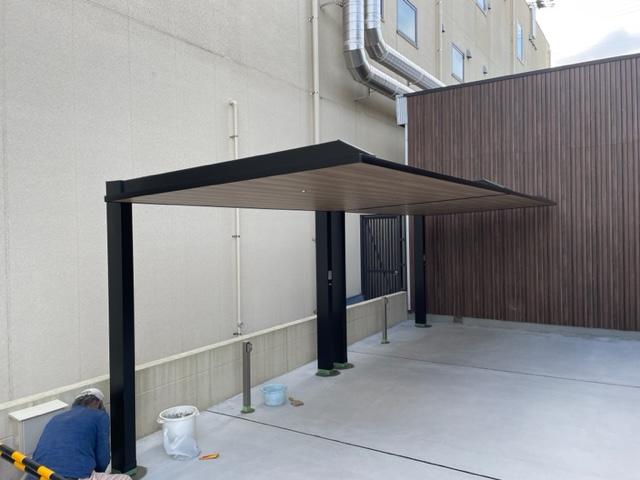 照明付きのカッコいい駐輪場