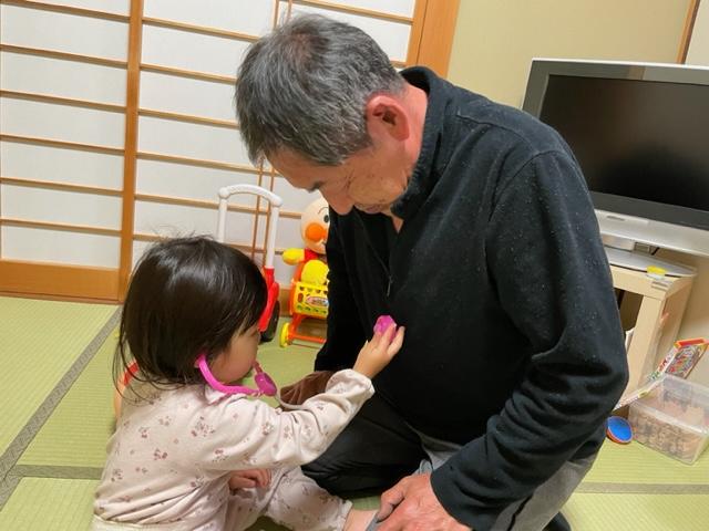 孫とごっこ遊び
