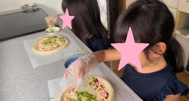孫達が収穫したお野菜でピザづくり