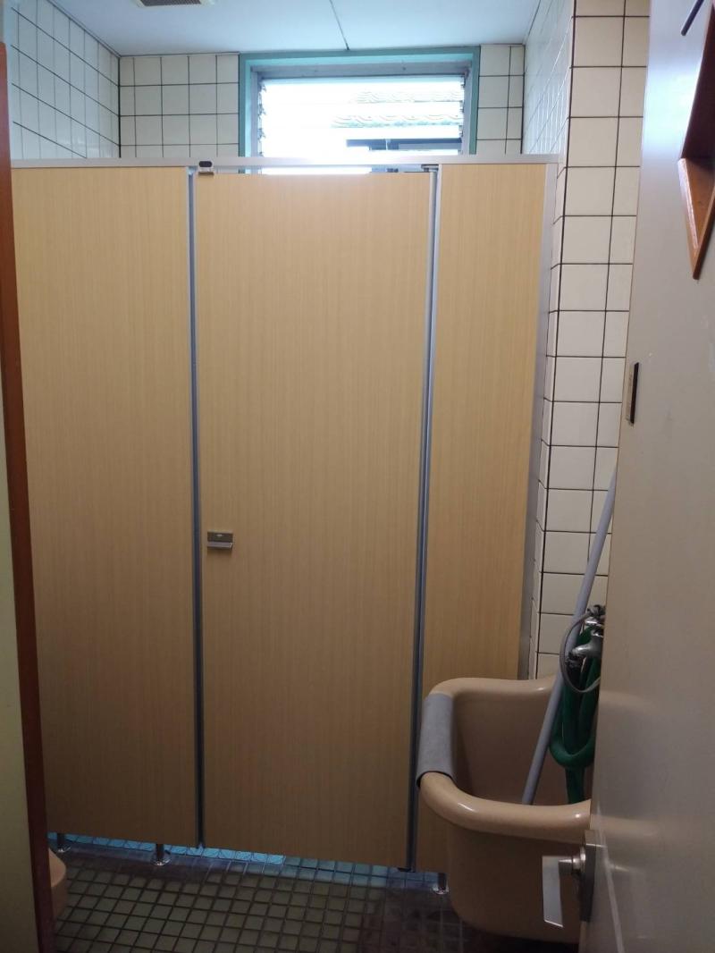 トイレブース　パーテーション交換施工例