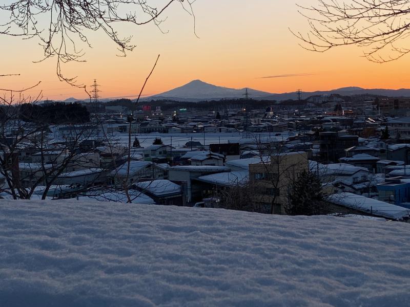 夕焼けの鳥海山