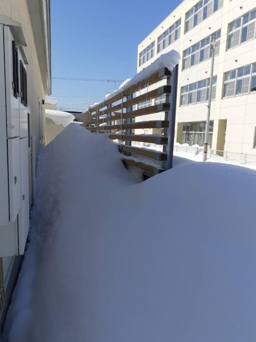 屋根雪でトラブルにならないように・・雪止めフェンスを設置しました ダルパのブログ 写真9