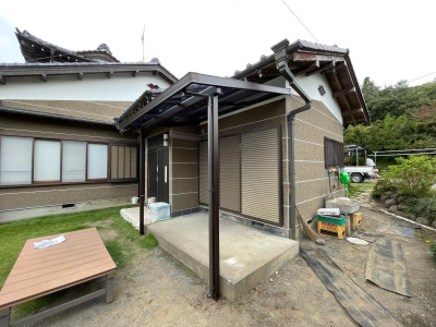 ミネトーヨー住器のテラス屋根取り付け工事の施工事例詳細写真3