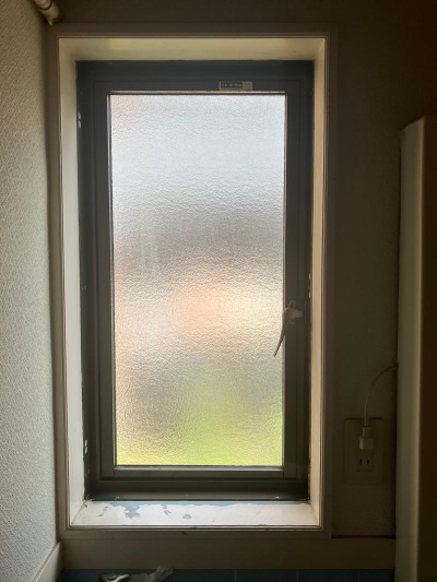 ミネトーヨー住器の【八王子市】リフォーム横引きロール網戸　取付工事の施工事例詳細写真1