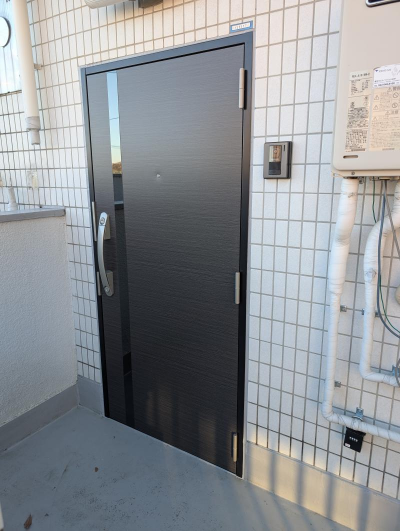 ミネトーヨー住器の【八王子市】 リシェントマンションドア片開きJ15 型カバー工事の施工事例詳細写真2