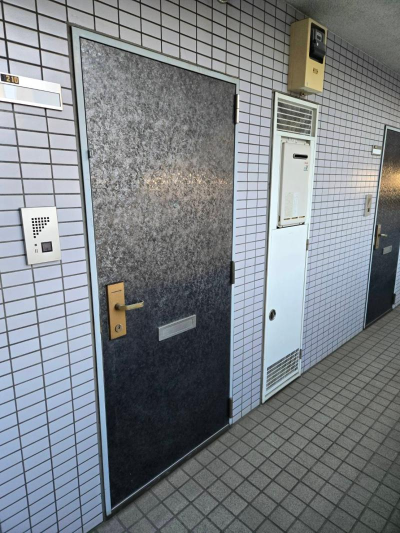 【八王子市】リフォームマンションドアカバー工事 ミネトーヨー住器のブログ 写真1