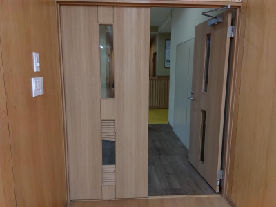 ミネトーヨー住器の【八王子市】養護施設 木製建具修理の施工事例詳細写真1