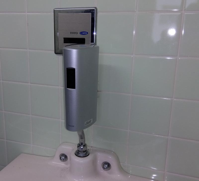 ミネトーヨー住器の【八王子市】私立大学　トイレ小便器フラッシュバルブ　交換工事の施工事例詳細写真3