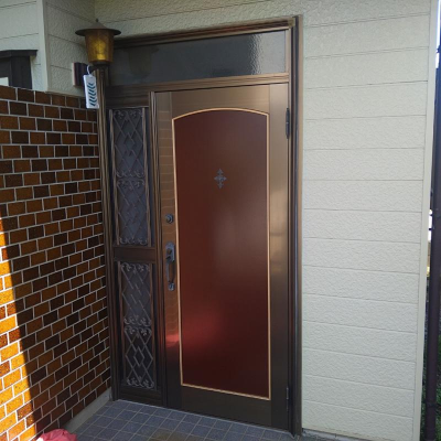 ミネトーヨー住器の【日野市】 リフォーム玄関ドア リシェントⅢ M17型 カバー工事の施工事例詳細写真1