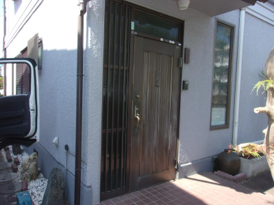 ミネトーヨー住器の【動画有】リフォーム玄関【リシェントⅢ】カバー工事の施工事例詳細写真1