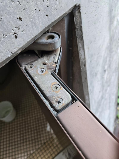 八王子市【フロアヒンジ】交換　現調打ち合わせ ミネトーヨー住器のブログ 写真3