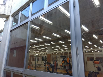 ミネトーヨー住器の【八王子市】私立高等学校　体育館ガラス交換工事の施工事例詳細写真4