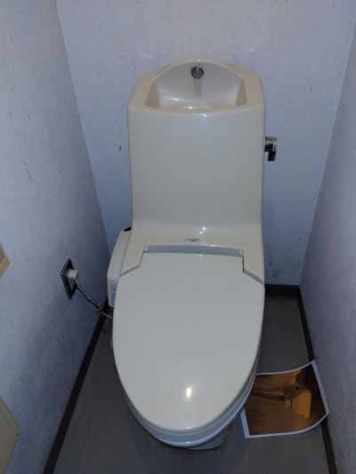 ミネトーヨー住器の【八王子市】私立大学 トイレ改修工事の施工事例詳細写真1