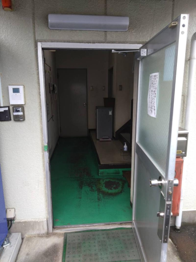 フロントアルミ框ドアカバー工事 ミネトーヨー住器のブログ 写真3