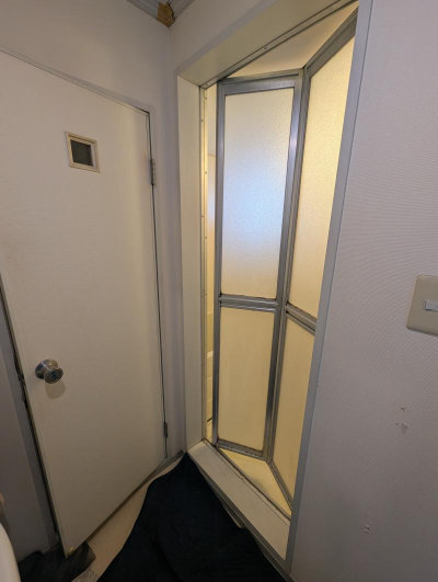 ミネトーヨー住器の【府中市】マンション 浴室中折れ戸交換工事の施工事例詳細写真1