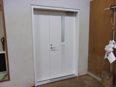 ミネトーヨー住器の【動画有り　八王子市】私立大学　入口スチールドア　カバー工法の施工事例詳細写真3