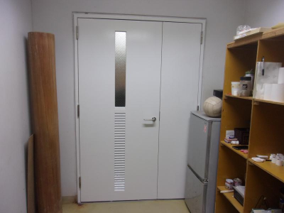 ミネトーヨー住器の【動画有り　八王子市】私立大学　入口スチールドア　カバー工法の施工事例詳細写真4