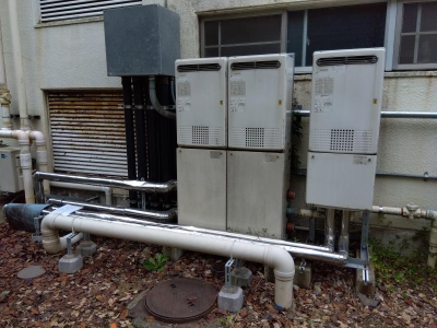 ミネトーヨー住器の【八王子市私立大学寮シャワー室　給湯器交換工事】の施工事例詳細写真1