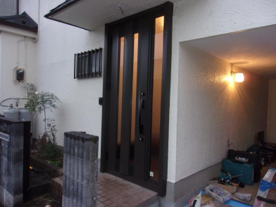 ミネトーヨー住器の【動画有】取替玄関ドア「リシェントⅢ」カバー工事の施工事例詳細写真2