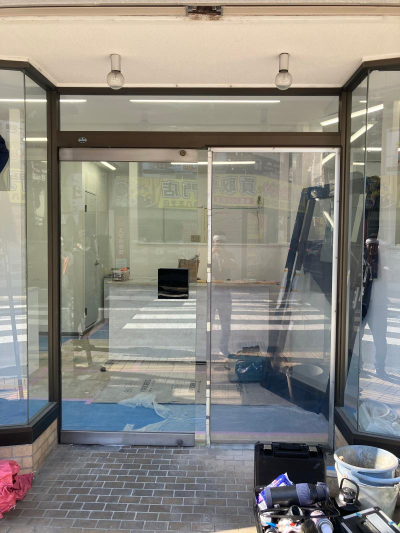 ミネトーヨー住器の【動画有】クリエラガラスドア　カバー工事の施工事例詳細写真1