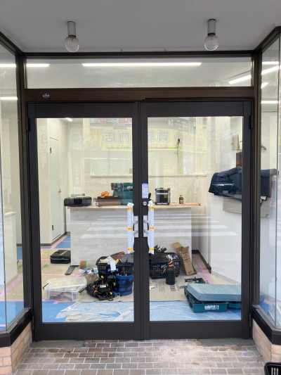 ミネトーヨー住器の【動画有】クリエラガラスドア　カバー工事の施工事例詳細写真2