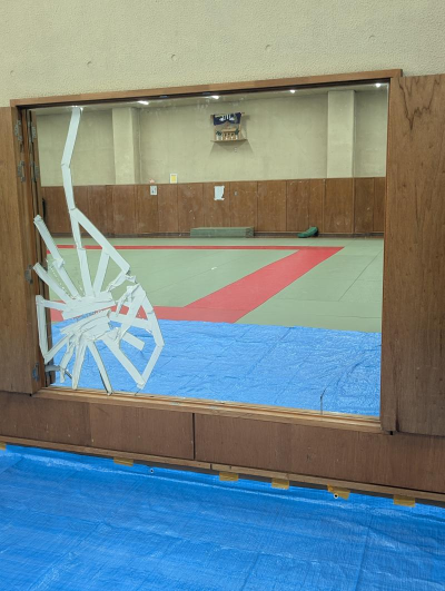 ミネトーヨー住器の【八王子市】私立大学　鏡交換工事、オペレーター交換工事の施工事例詳細写真1