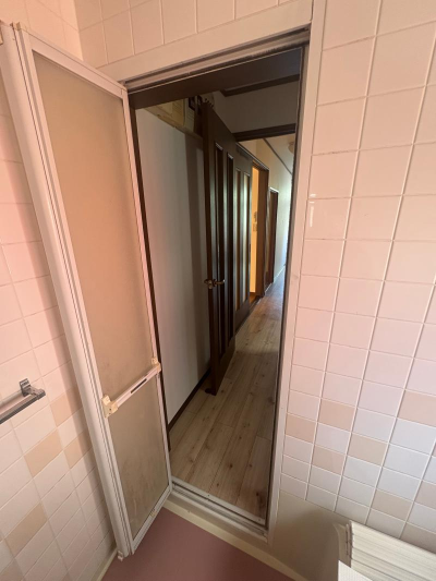 ミネトーヨー住器の【八王子市】浴室中折れ戸 カバー工事の施工事例詳細写真3