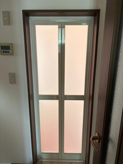 ミネトーヨー住器の【八王子市】浴室中折れ戸 カバー工事の施工事例詳細写真5