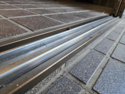 【玄関引戸カバー工事ご紹介】 ミネトーヨー住器のブログ 写真2