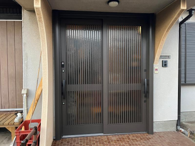 ミネトーヨー住器の【相模原市】玄関引戸　LIXIｌリシェントⅡカバー工事の施工事例詳細写真2