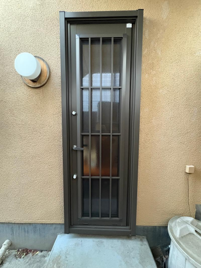 ミネトーヨー住器の【動画有】八王子市　勝手口ドアカバー工事の施工事例詳細写真4