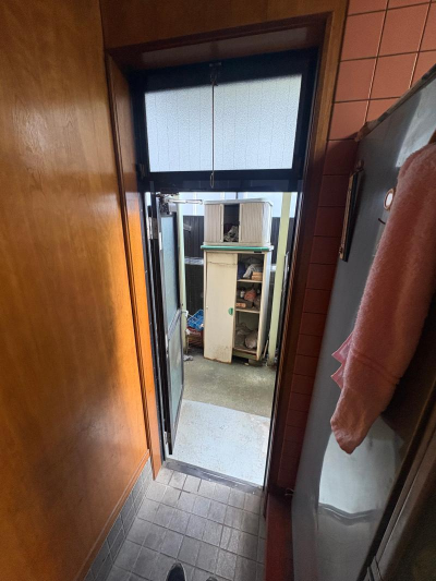 ミネトーヨー住器の【動画有】八王子市　勝手口ドアカバー工事の施工事例詳細写真1