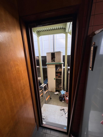 ミネトーヨー住器の【動画有】八王子市　勝手口ドアカバー工事の施工事例詳細写真2