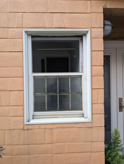 ミネトーヨー住器の【相模原市】取替用窓　リプラス浴室上げ下げ窓　工事の施工事例詳細写真1