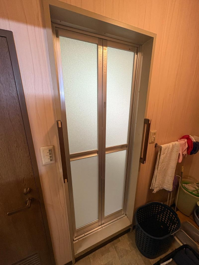 ミネトーヨー住器の【八王子市】浴室折れ戸カバー工事の施工事例詳細写真3