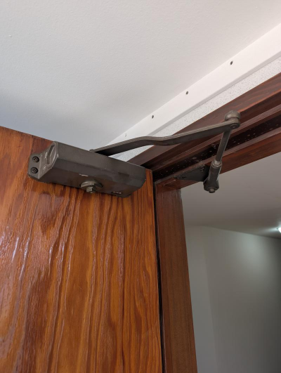 ミネトーヨー住器の【八王子市】ドアクローザー交換工事の施工事例詳細写真1