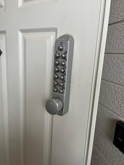 ミネトーヨー住器の【八王子市】キーレックス面付け本締錠交換工事の施工事例詳細写真1