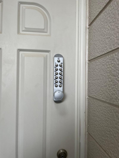 ミネトーヨー住器の【八王子市】キーレックス面付け本締錠交換工事の施工事例詳細写真2