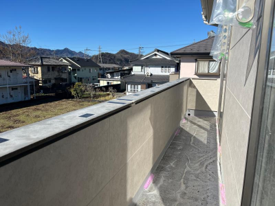 ミネトーヨー住器の【動画有】アルミ笠木手摺取付工事の施工事例詳細写真1