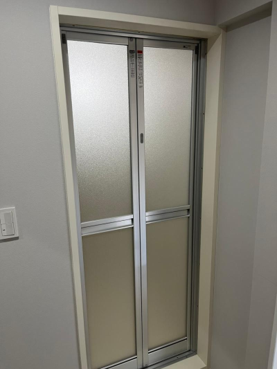 ミネトーヨー住器の【八王子市】マション　浴室中折れ戸カバー工事の施工事例詳細写真2