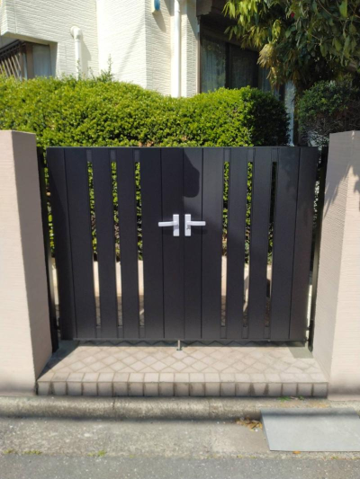 ミネトーヨー住器の【西東京市】LIXIL開き門扉交換工事の施工事例詳細写真2