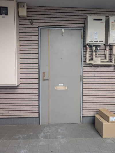 ミネトーヨー住器の【調布市】マンション玄関カバードア　取替工事の施工事例詳細写真1