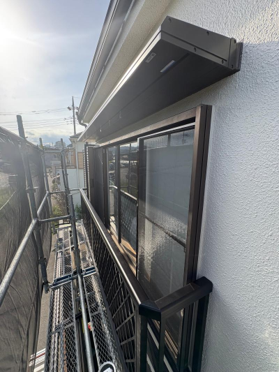 ミネトーヨー住器の【動画有】 八王子市　庇キャピアA型、YKKAP　3WTラチス格子窓手摺取付工事の施工事例詳細写真2